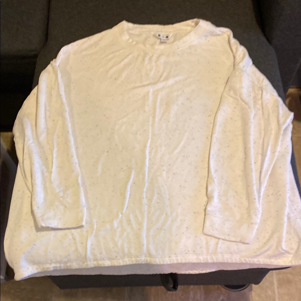 Women’s white speckled long sleeve shirt
